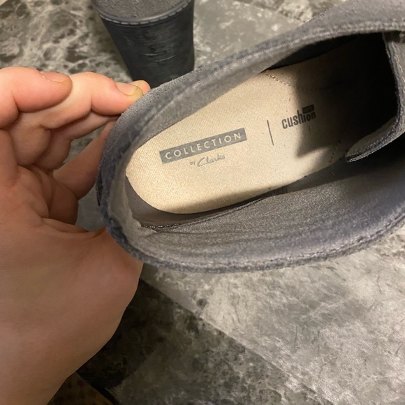 LIKE NEW Clarks Collection Gray Wedges - Picture 4 of 6